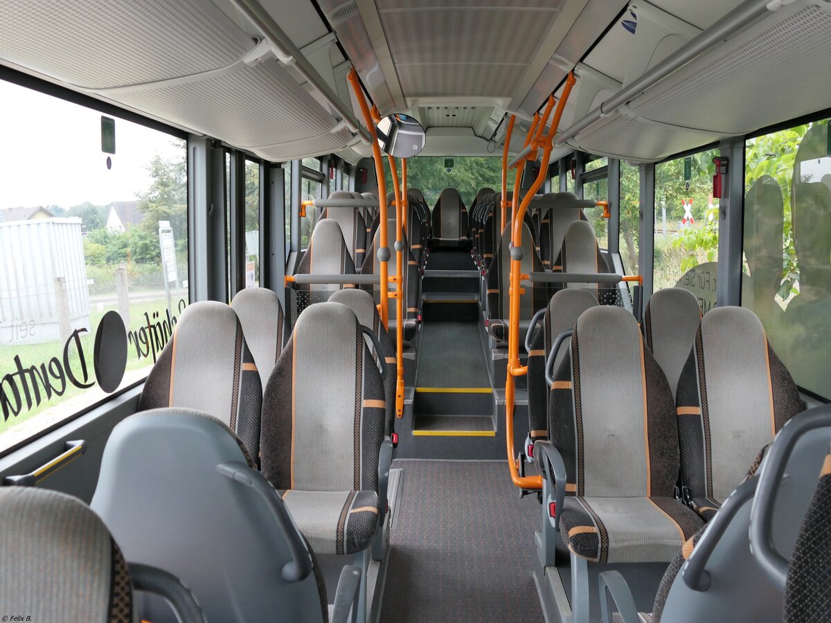 Der Fahrgstraum eines Mercedes Citaro III LE Ü von Becker-Strelitz Reisen aus Deutschland in Wesenberg am 11.09.2021