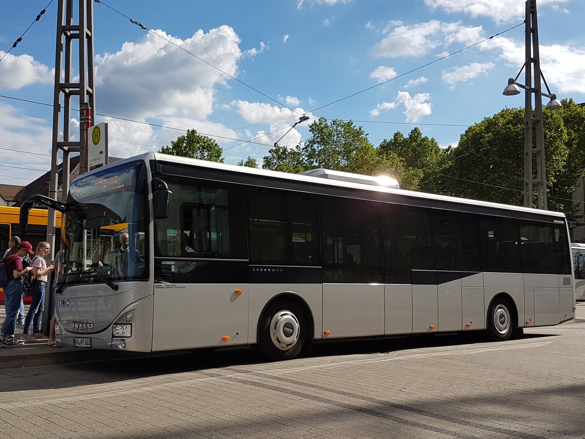 Der KA HT 603 von Hagro Transbus ist hier auf der Buslinie 44 zum Bergwald über Hohenwettersbach im Einsatz. Erwischt am 31.05.2019 am Hauptbahnhof in Karlsruhe.