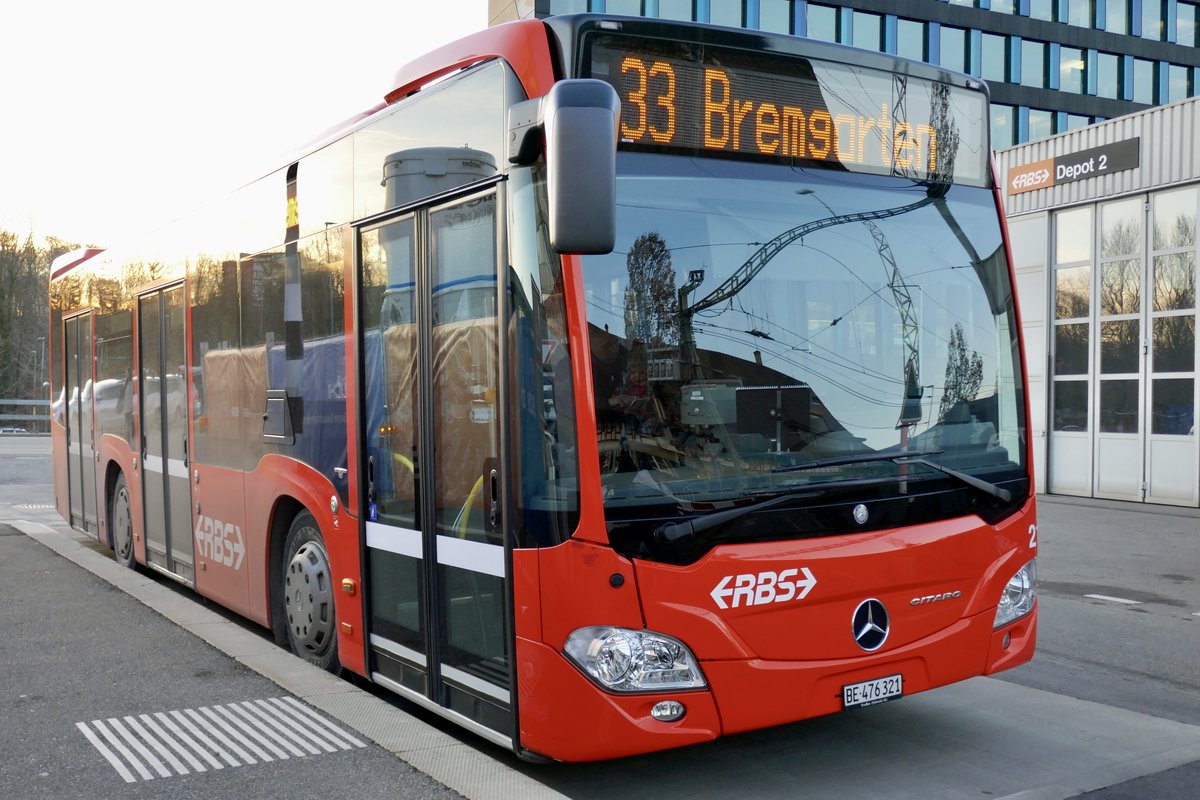 Der MB C2 K 21 der RBS steht am 12.2.19 beim Bahnhof Worblaufen.