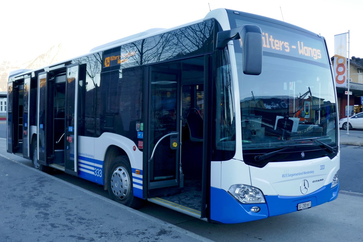 Der MB C2 K 333 von BSW am 16.2.19 auf dem Bahnhofplatz Sargans.