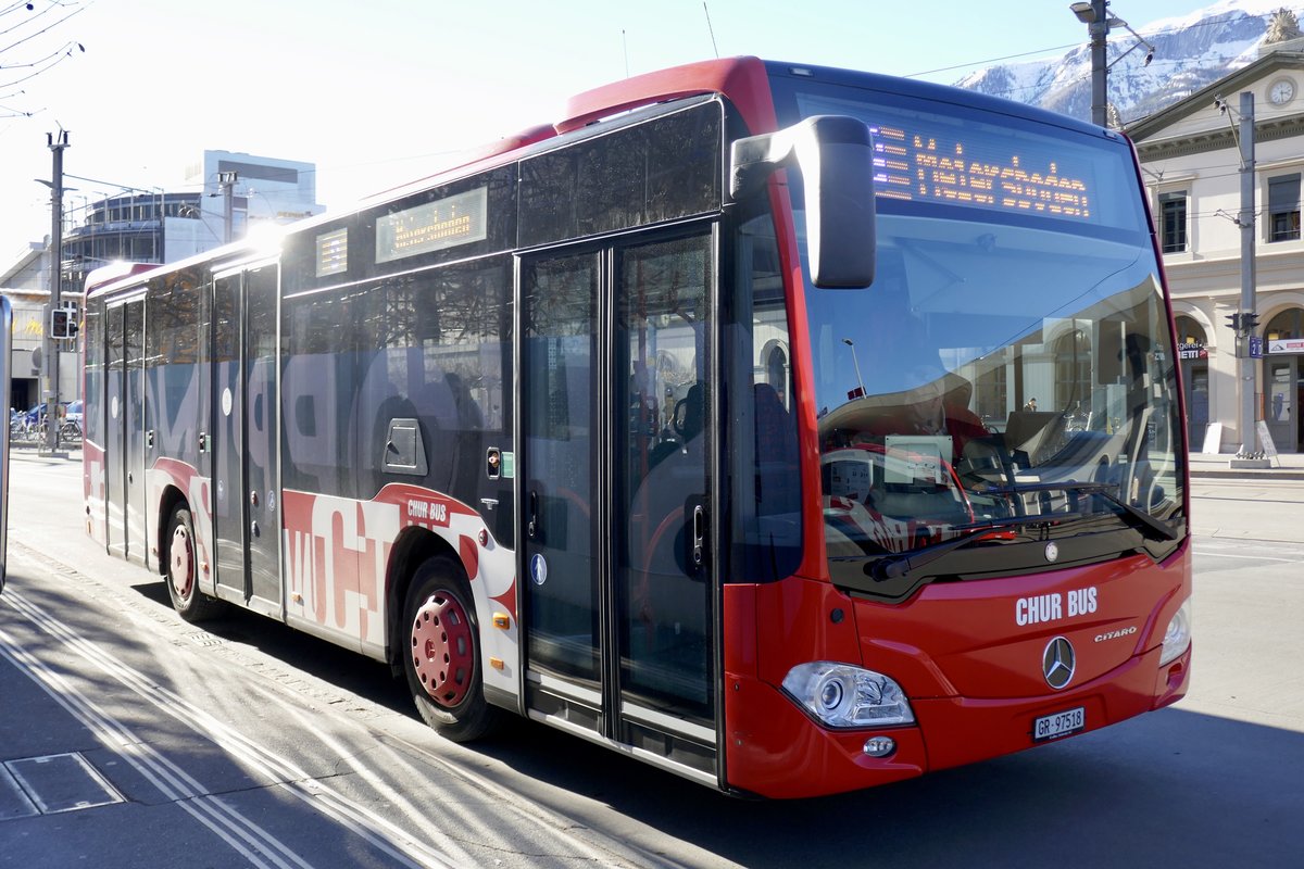 Der MB C2 K vom Chur Bus der am 16.2.19 beim Bahnhof Chur steht.