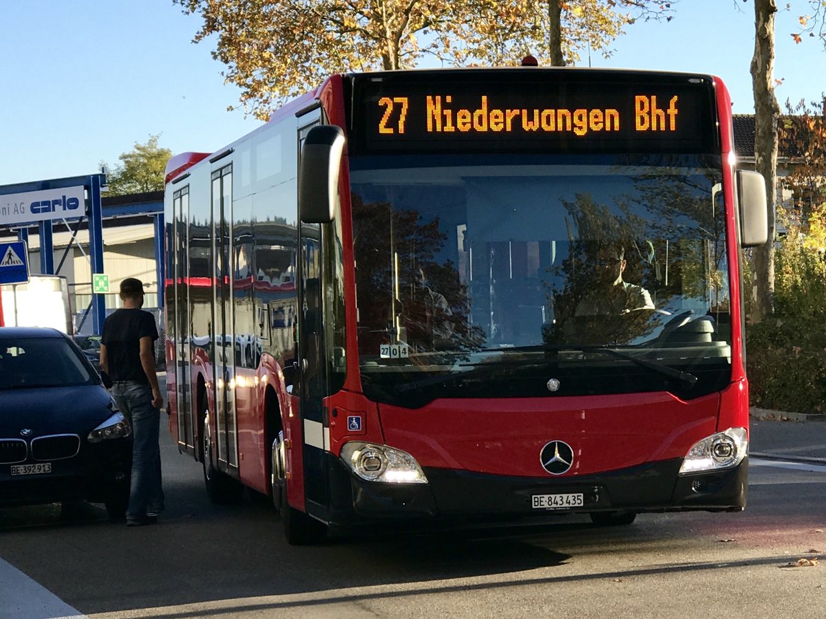 Der neue C2 K 435 von Bernmobil fährt am 16.10.17 auf die Haltestelle Riedbachstrasse zu.