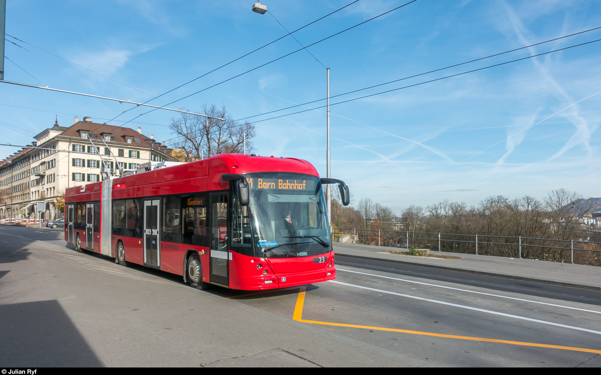 Der neue Swisstrolley 5 für Bern. BERNMOBIL Wagen 23 am 24. November 2017 auf Testfahrt beim Bierhübeli.