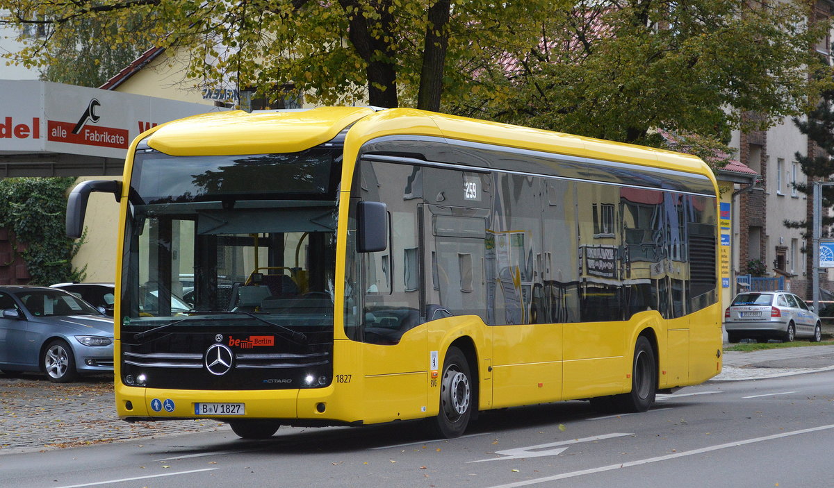 Der recht neue E-Bus vom Typ eCitaro EN19 der Berliner Verkehrsbetriebe (BVG Nr. 1827) auf der Linie 259 am 11.10.19 Berlin Weißensee. 