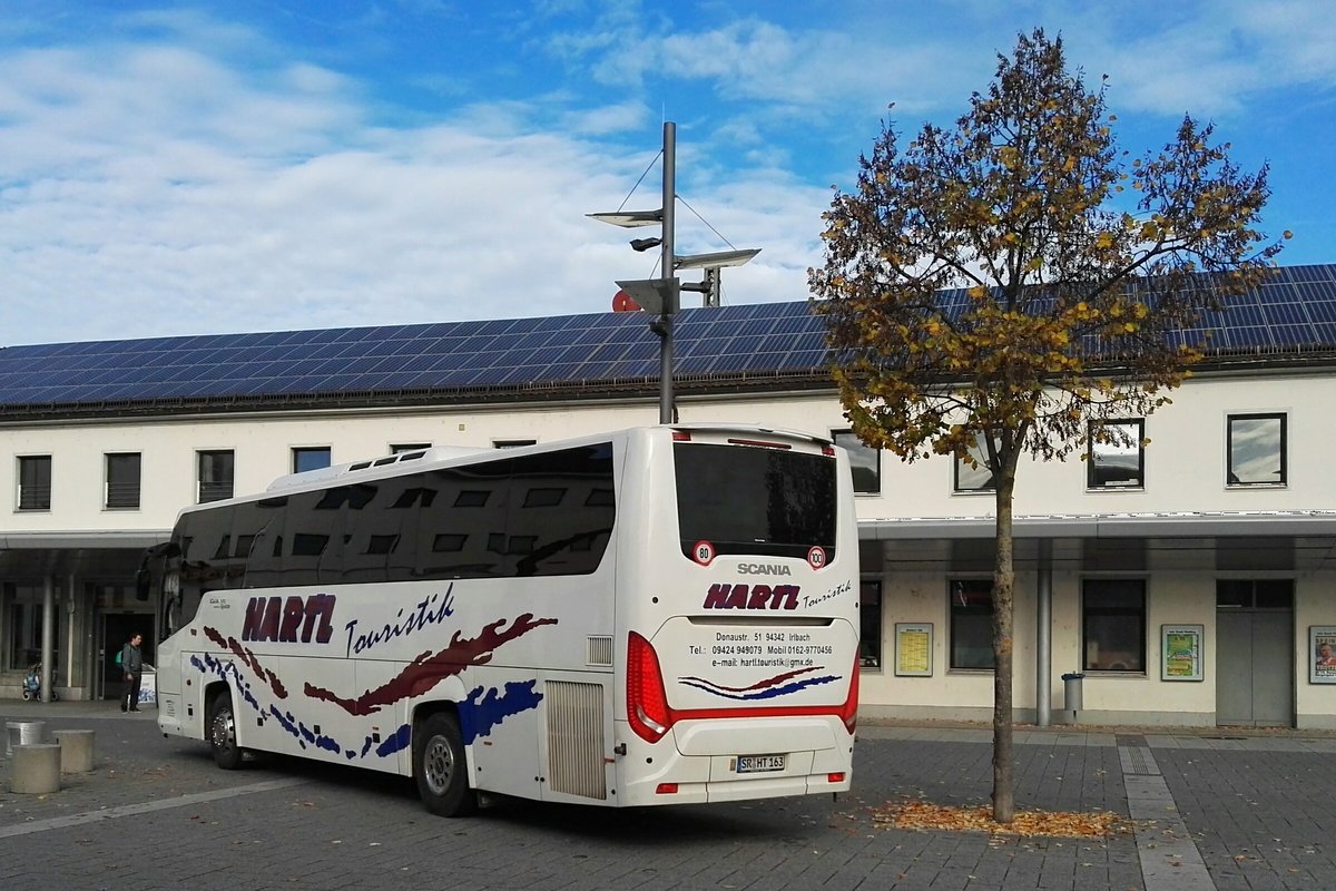 Der Scania Bus von Hartl Reisen Rückseite. Plattling 30.10.2016