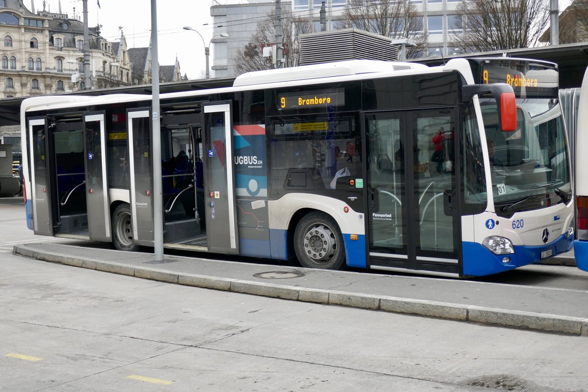 Der VBL MB C2 K 620 steht am 9.2.19 beim Bahnhof Luzern.