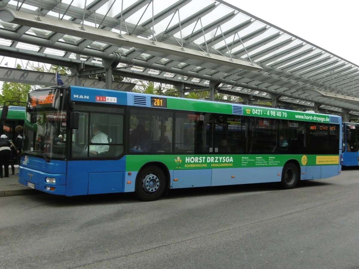 Der Wagen 40 MAN NL 223 mit seiner geänderten Werbung für die Rohrreinigung.