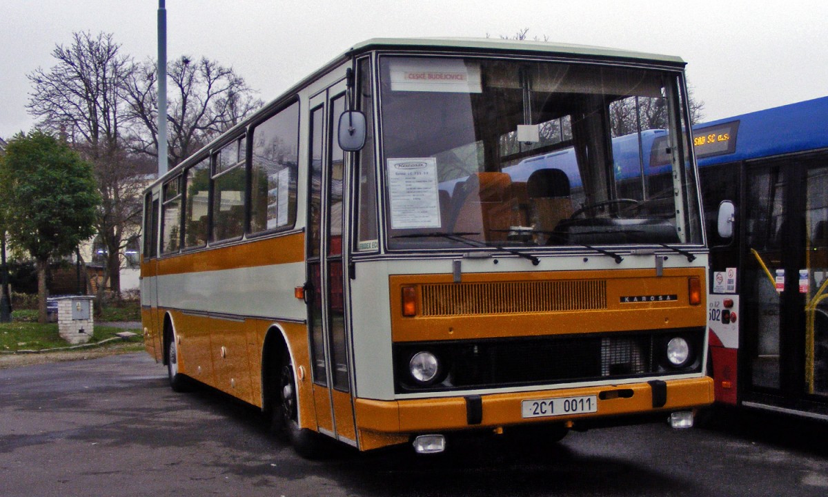Detailtreu restaurierte Klassiker von 1986: Karosa LC735.00 am Messegelände Holesovice bei Czechbus-Messe 2013. 15. 11. 2013