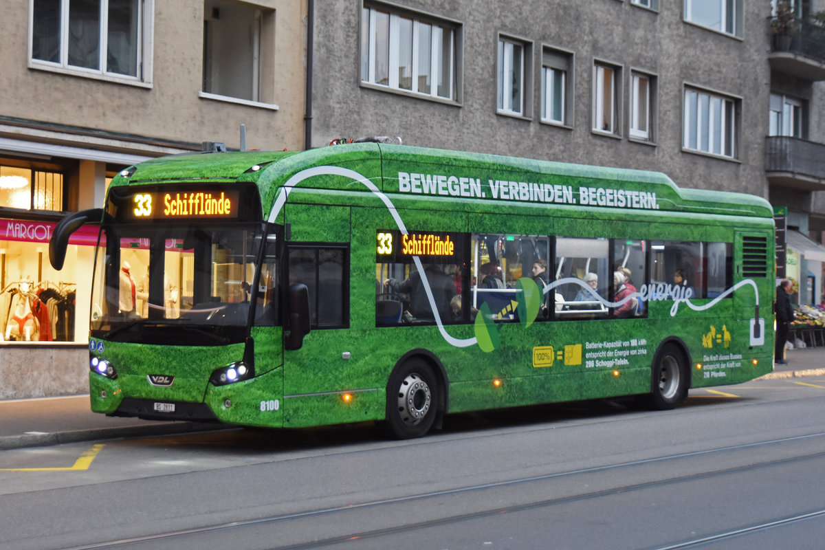 Die Basler Verkehrs Betriebe Testen einen VDL Citea SLF-120 Elektro Bus. Hier bedient der Bus die Haltestelle der Linie 33 beim Universitätsspital. Die Aufnahme stammt vom 15.11.2018.