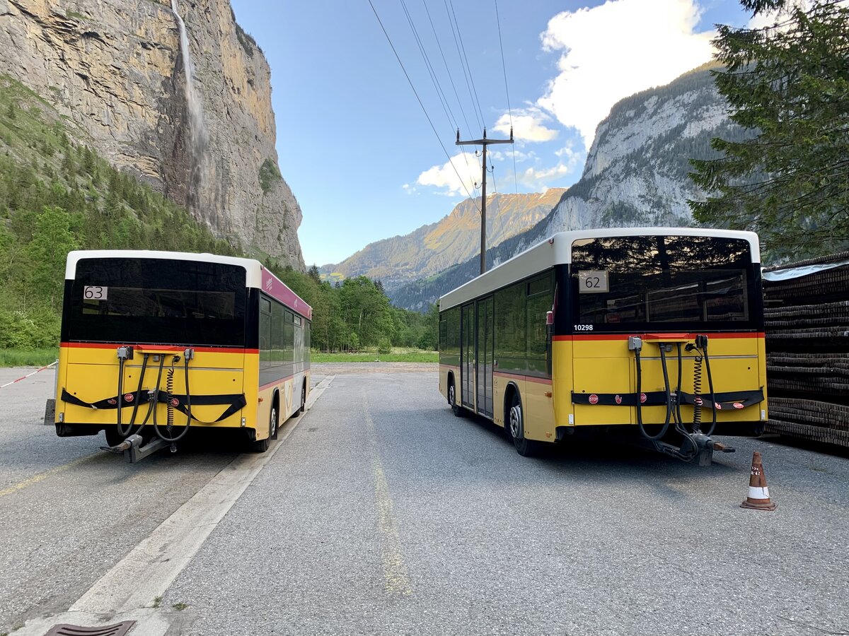 Die beiden HESS Anhänger ex VBL von Lauterbrunnen '10299'  BE 499 063  und '10298'  BE 586 962  am 30.5.21 bei der Schilthorn Bahn in Stechelberg.