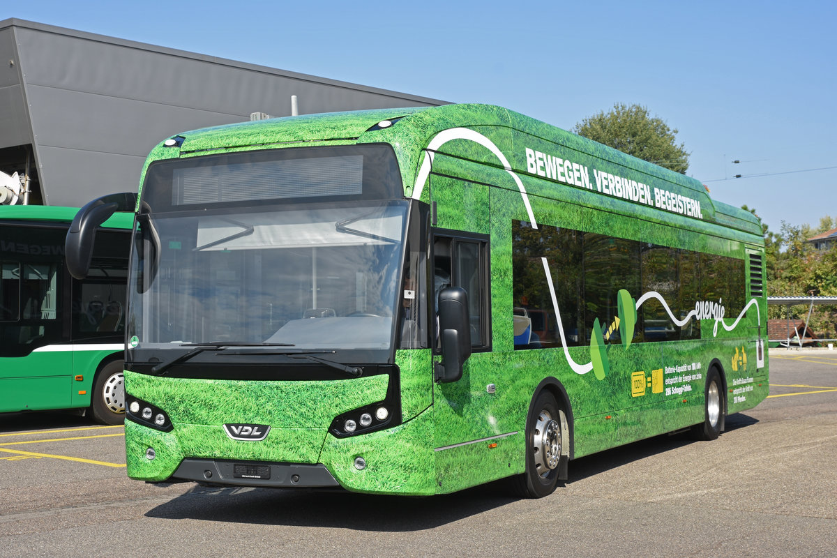 Die BVB Testen einen VDL Citea SLF-120 Elektro Bus. Dieser Bus wird ab dem 15. Oktober auf den Linien 42 und 33 getestet. Hier steht der Bus auf dem Hof der Garage Rankstrasse. Die Aufnahme stammt vom 30.09.2018.