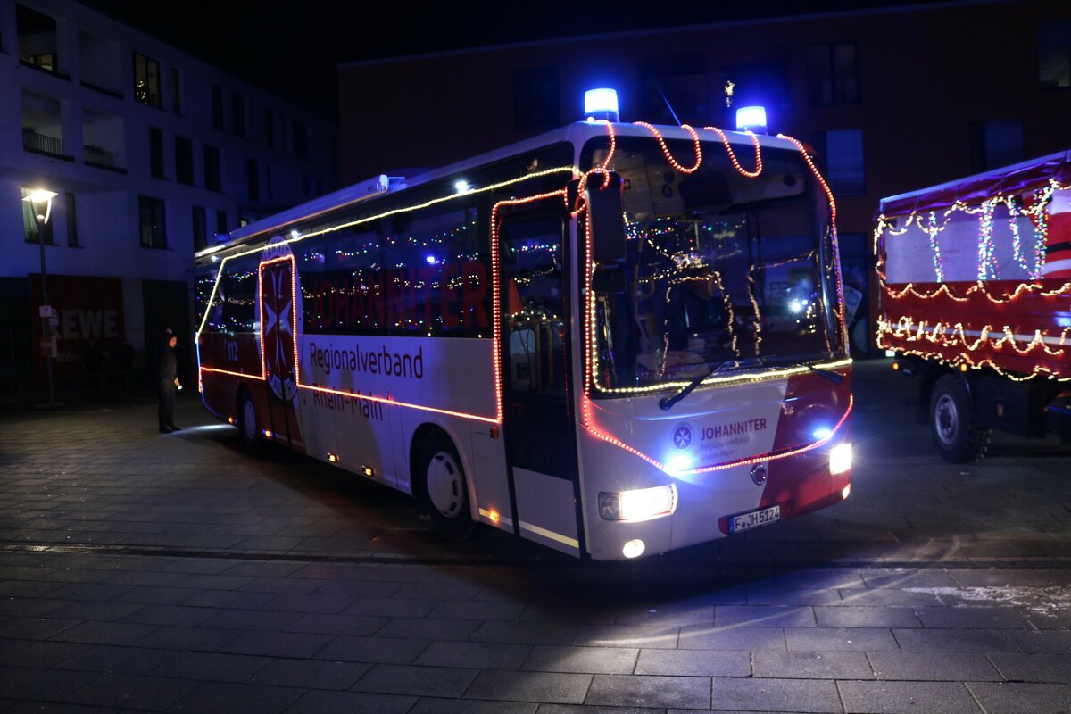 Die Johanniter Irisbus G-RTW am 19.12.22 bei der Fire Truck Tour 2022 in Kelkheim