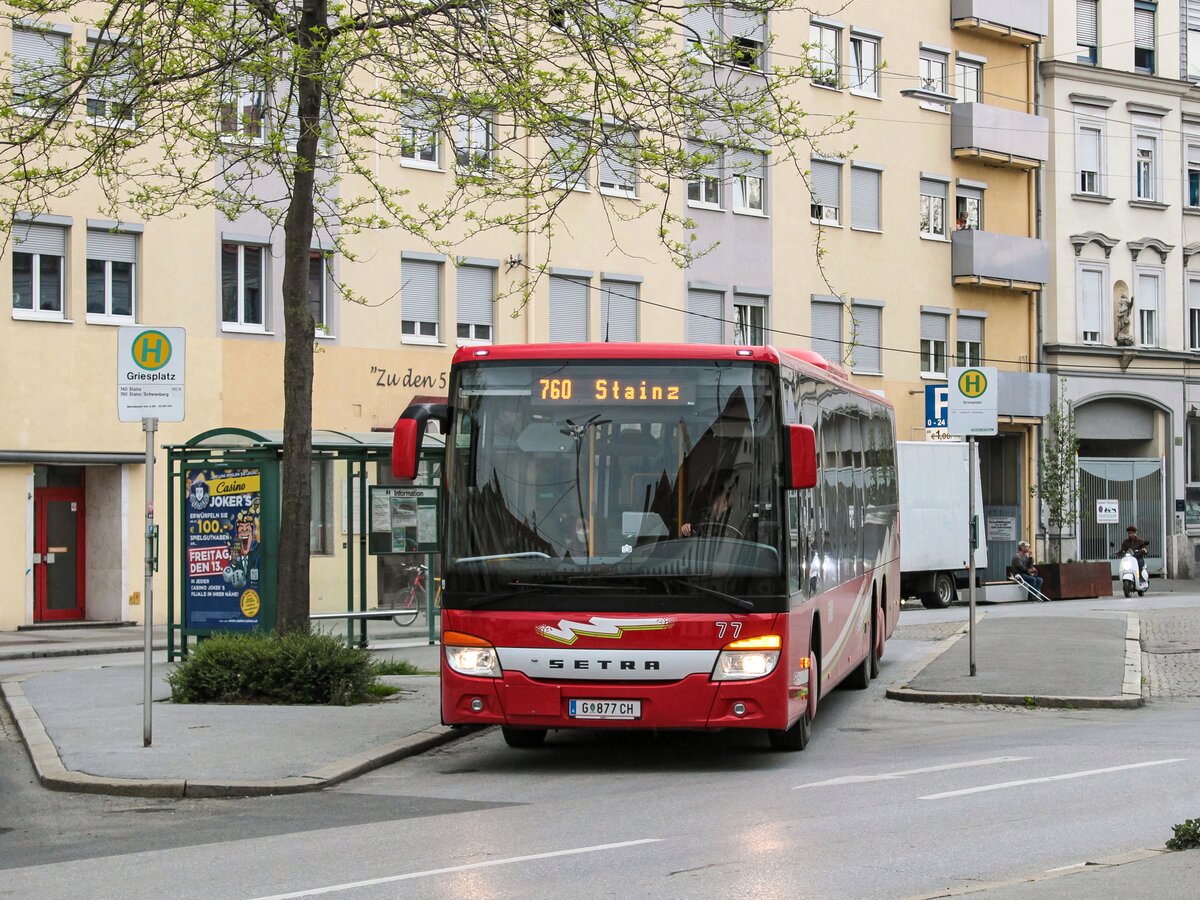 Die roten Busse mit dem  Blitz  der GKB werden aufgrund der vorgeschriebenen giftgrünen Lackierung von Regiobus Steiermark immer weniger. Auf der Linie 760 (Graz – Stainz) konnte ich am 6. Mai 2022 noch einen Setra S418 LE business mit der alten Lackierung fotografieren, hier bei der Abfahrt am Griesplatz.