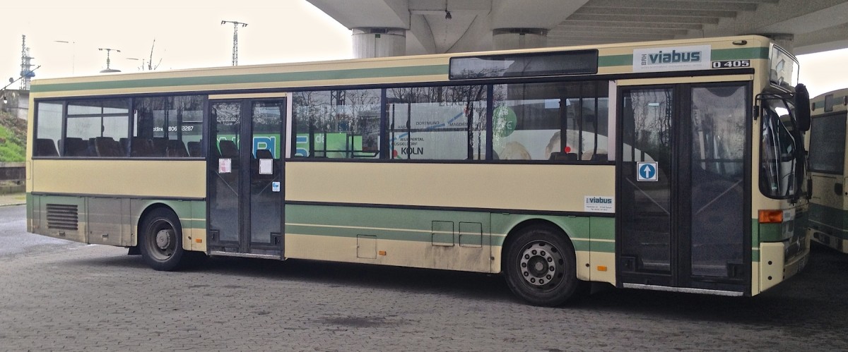 Diesen Mercedes-Benz O 405 habe ich am 22.03.2014 am Hauptbahnhof Ludwigshafen aufgenommen. Er gehört dem Busunternehmen Viabus.