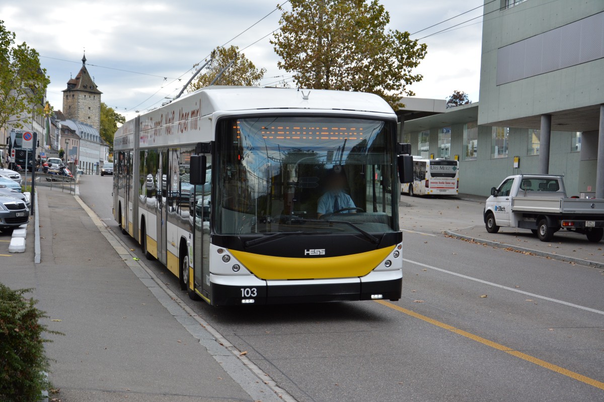 Dieser Hess Trolleybus (103) fährt am 07.10.2015 durch Schaffhausen. Aufgenommen in der Bahnhofstrasse Schaffhausen / Verkehrsbetriebe Schaffhausen.
