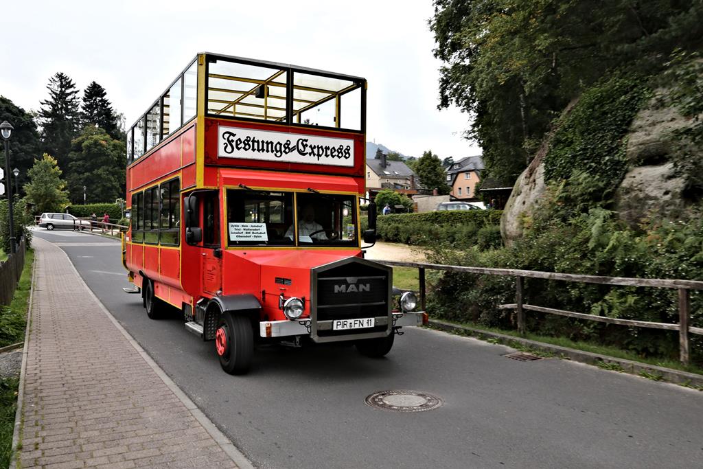 Dieser MAN Bus für Rundfahrten und touristische Zugbringer Fahrten war am 7.9.2021 in Oybin im Zittauer Gebirge unterwegs.