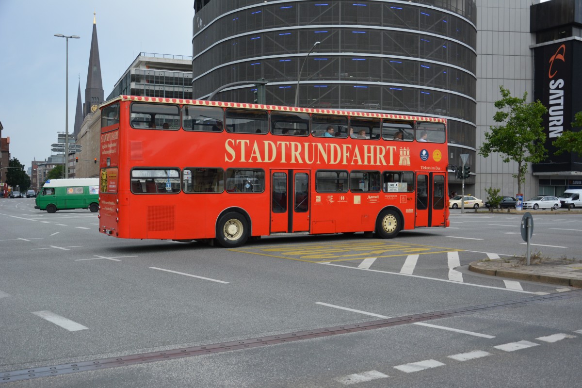Dieser MAN SD 200 ist am 11.07.2015 in Hamburg als Stadtrundfahrt unterwegs. Aufgenommen am Hauptbahnhof in Hamburg.
