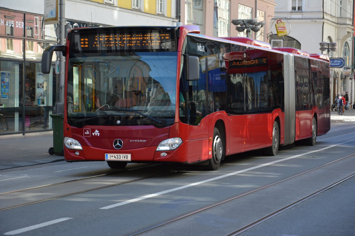 Dieser Mercedes Benz Citaro der 2. Generation (I-4331IVB) fährt am 12.10.2015 auf der Linie O. Aufgenommen in der Innenstadt von Innsbruck.
