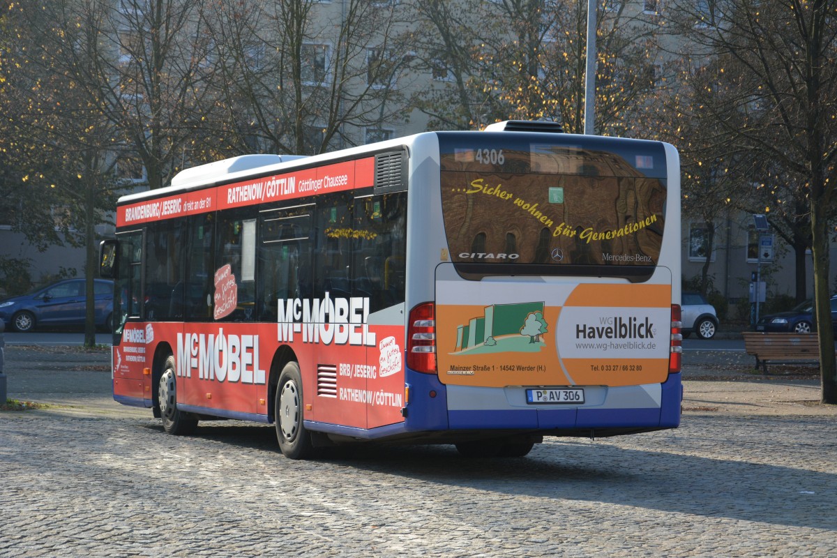 Dieser Mercedes Benz Citaro K (P-AV 306) steht am 27.10.2014 am Bassinplatz in Potsdam.
