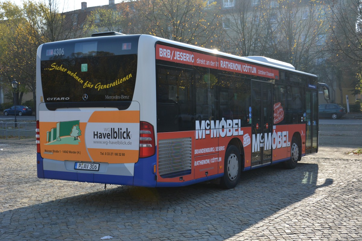Dieser Mercedes Benz Citaro K (P-AV 306) steht am 27.10.2014 am Bassinplatz in Potsdam.
