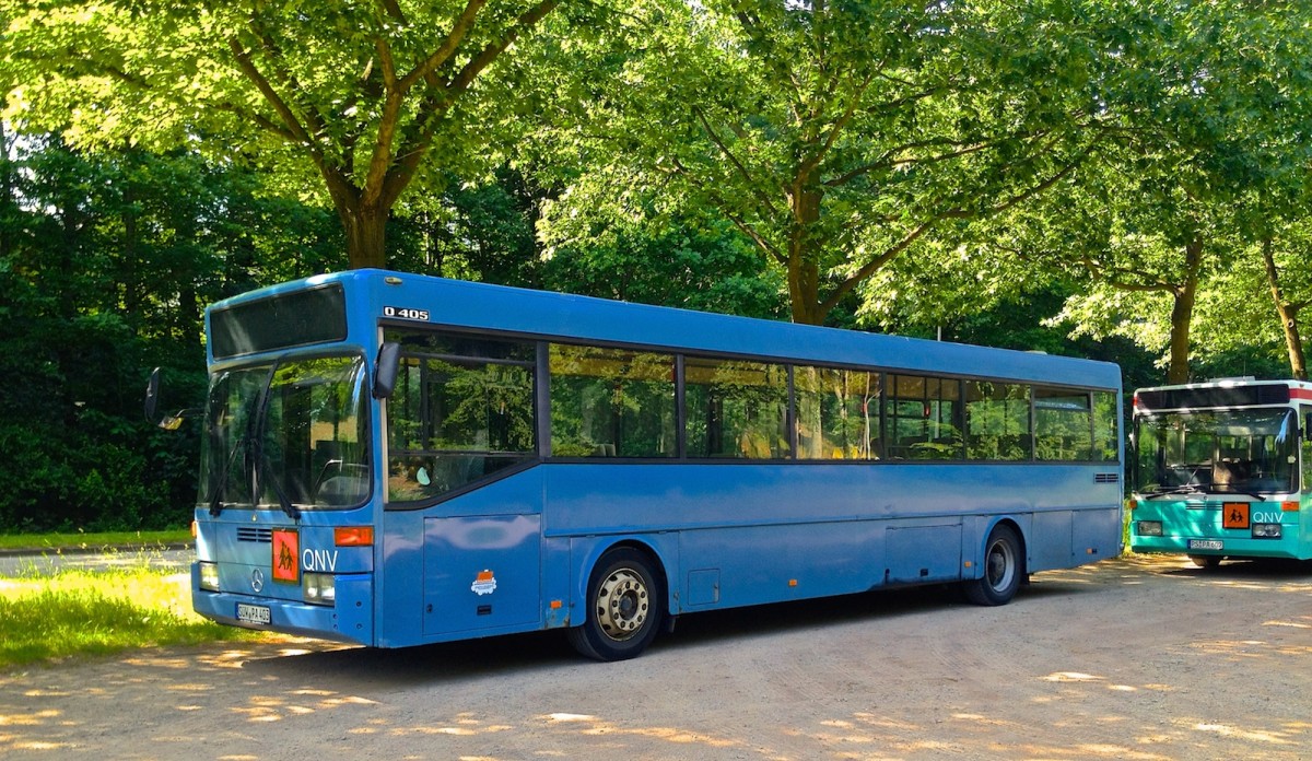 Dieser Mercedes-Benz O 405 stand am 11.06.2014 auf einem Abstellplatz in Kaiserslautern. Er gehört dem Busunternehmen Raymond Meyer aus Münchweiler.