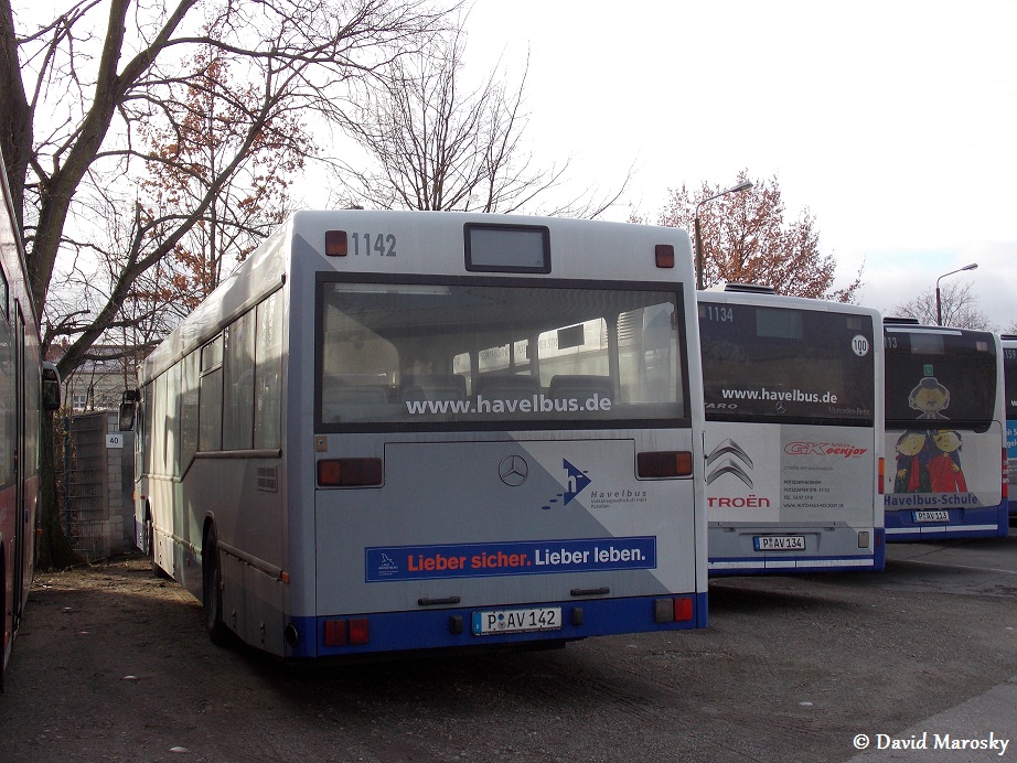 Dieser Mercedes Benz O405N2 von Havelbus, ist einer der letzten im Fuhrpark des Potsdamer Unternehmens. Am 09.12.2013 auf dem HVG-Betriebshof in Potsdam aufgenommen. 