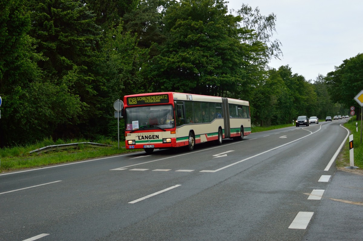 Dieser Mercedes Gelenkbus der Firma Langen fährt als Schienen Ersatzverkehr für die S8, da die Strecke vom Samstag den 10.5.2014 bis in die frühen Morgenstunden des 12.5.2014 wegen Umbauarbeiten gesperrt war. Korschenbroich den 11.5.2014