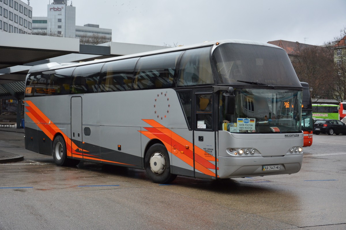 Dieser Neoplan Cityliner kommt aus der Ukraine (AA 2443HK). Aufgenommen am 10.01.2015, Berlin ZOB.
