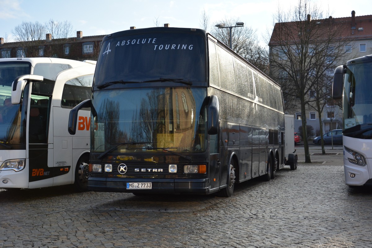 Dieser Setra 316 HDS steht am 25.12.2014 auf dem Bassinplatz in Potsdam. Kennzeichen : MG-Z 7733.