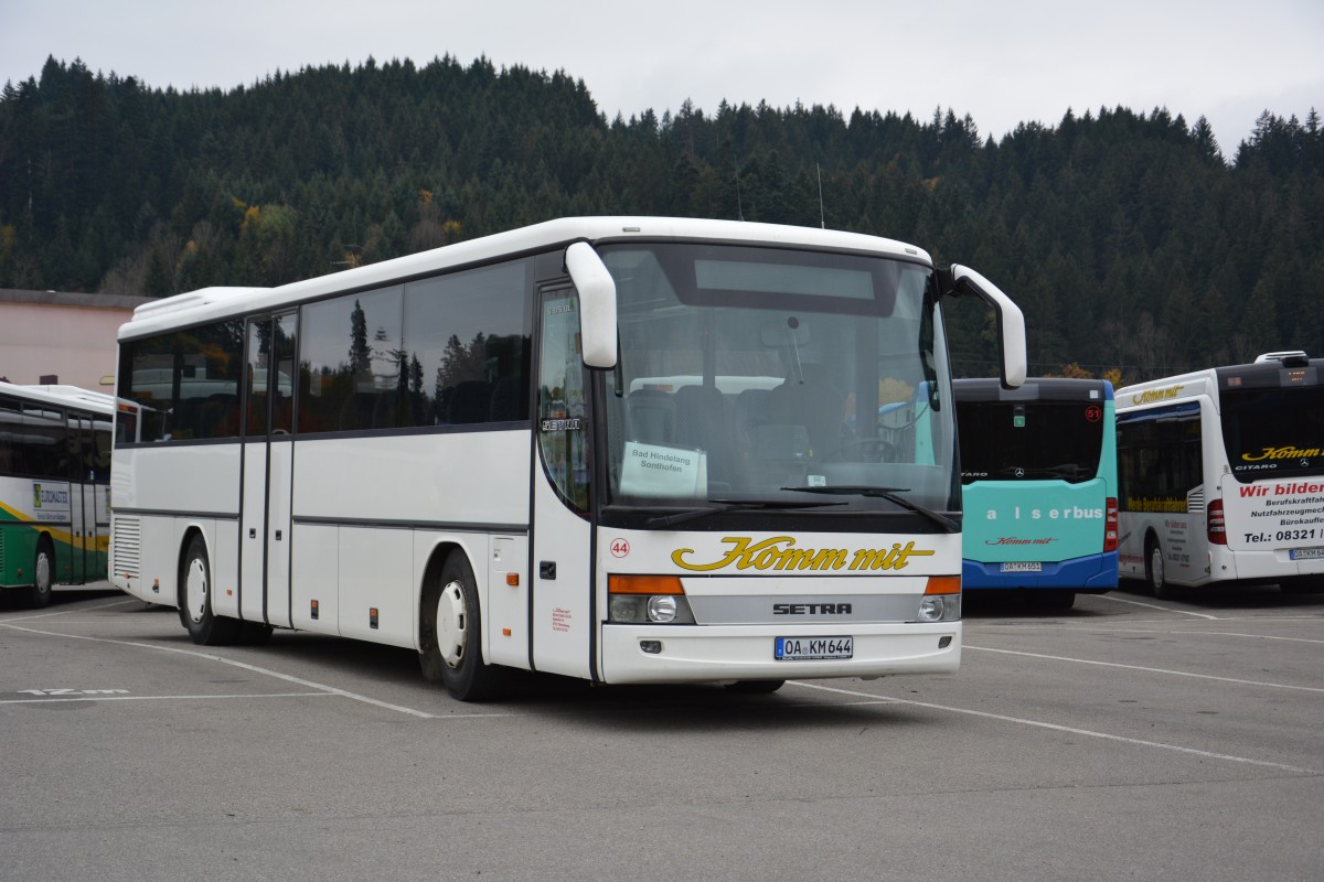 Dieser Setra S 315 UL (OA-KM 644) steht am 11.10.2015 in Sonthofen.
