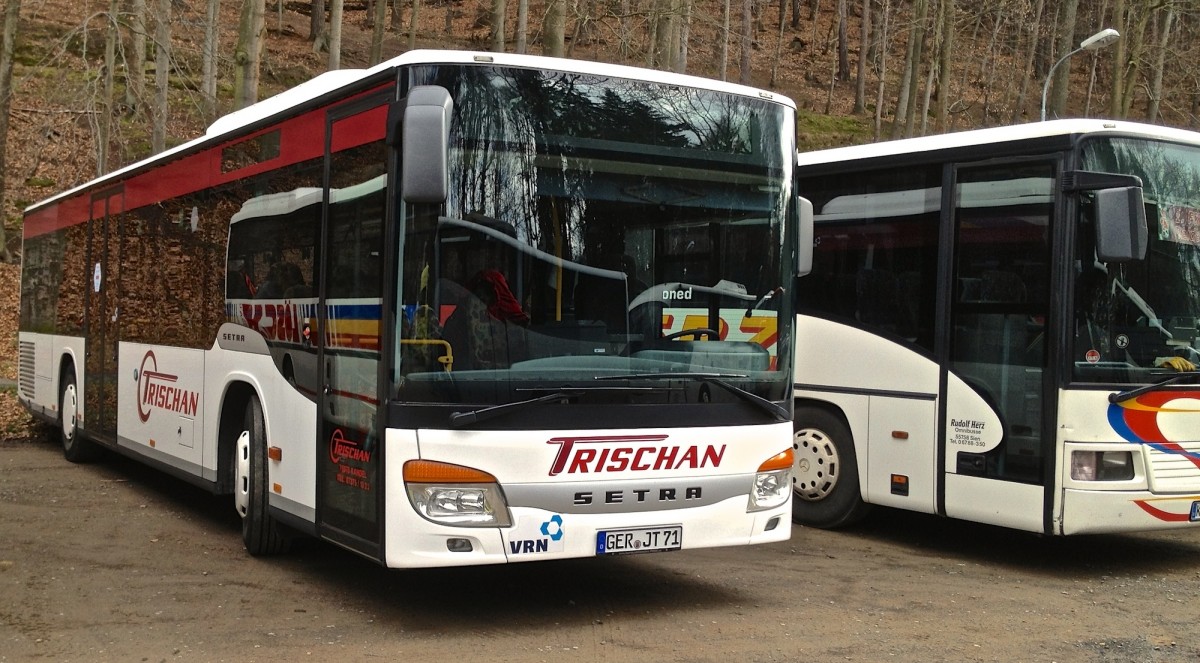 Dieser Setra S415 NF von Trischan Reisen war am 23.02.2014 während eines Bundesligaspiels des 1.FC Kaiserslautern auf einem Parkplatz abgestellt.