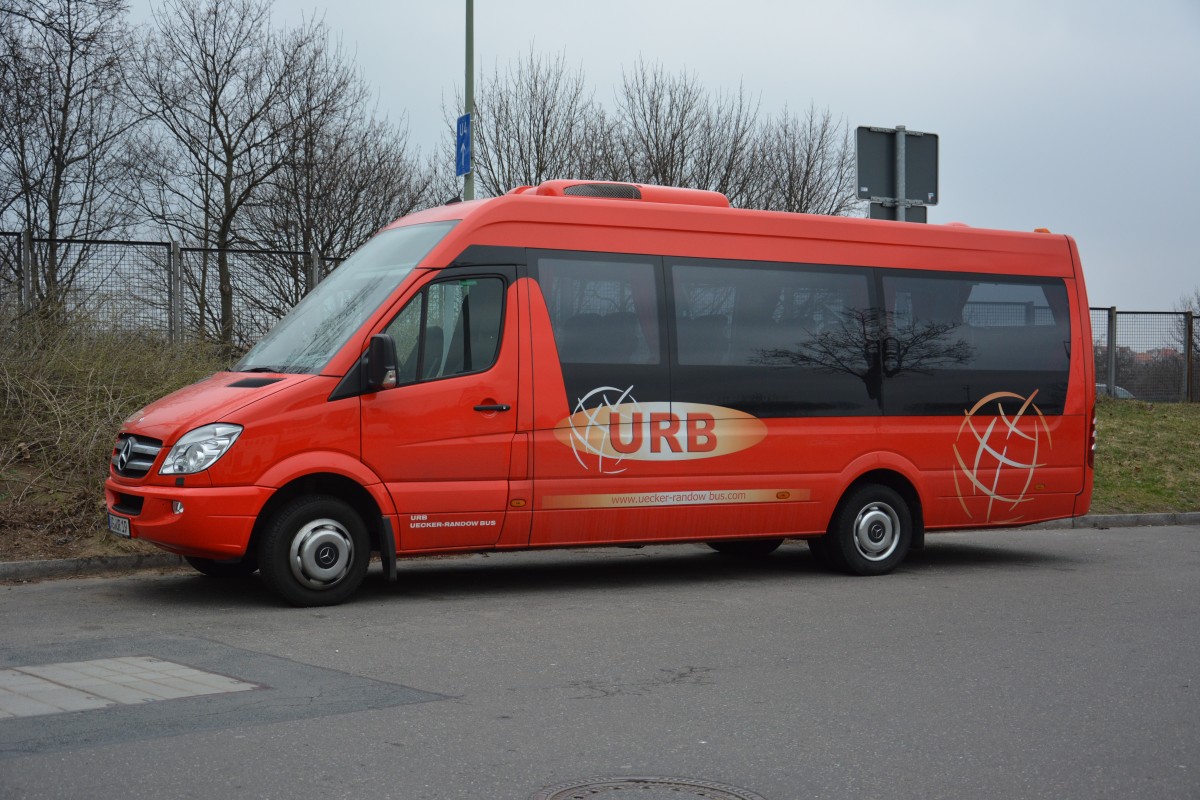 Dieser Sprinter Travel mit dem Kennzeichen VG-UR 19, steht am 21.03.2015 auf dem Rastplatz an der A 115 in Berlin / Funkturm.
