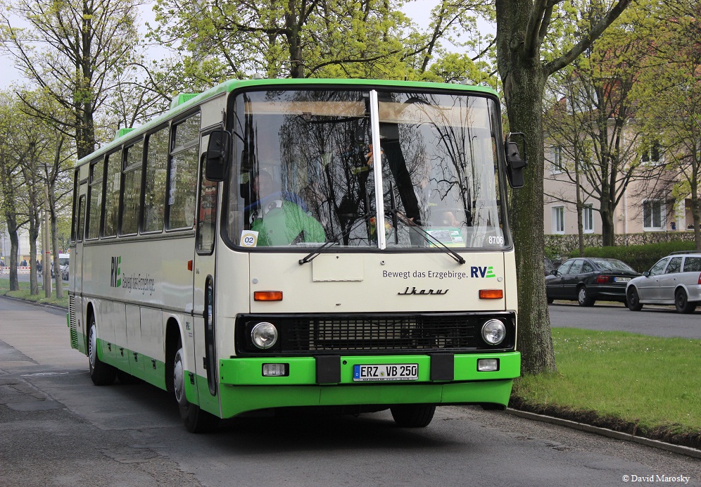 Dresden, Tiergartenstraße der historische Ikarus der RVE zur Veranstaltung 100 Jahre Omnibus in Dresden. 04.05.2014