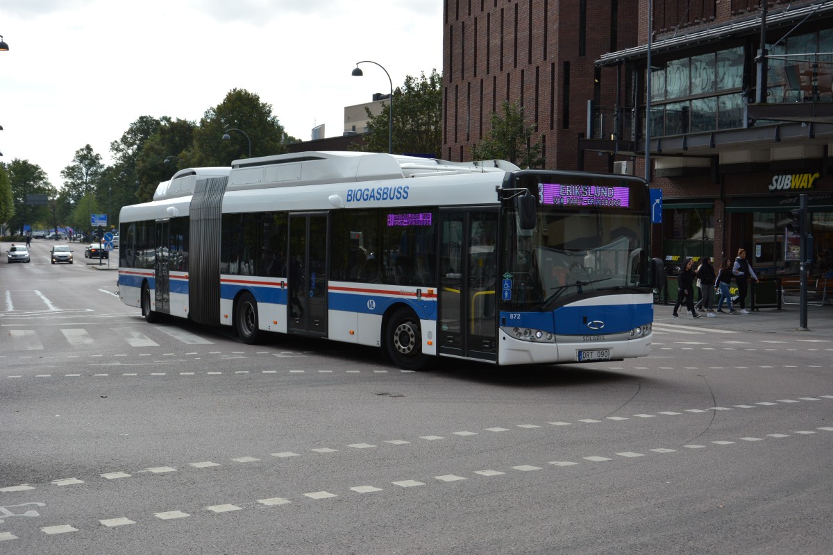 DRT 090 fährt am 17.09.2014 auf der Linie 3. Aufgenommen wurde ein Solaris Urbino 18 CNG in Stora Gatan Västerås.
