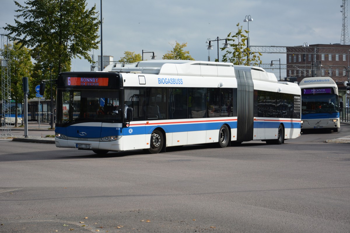DRT 191 (Solaris Urbino 18 CNG) fährt am 17.09.2014 auf der Linie 6. Aufgenommen am Busbahnhof Västerås.