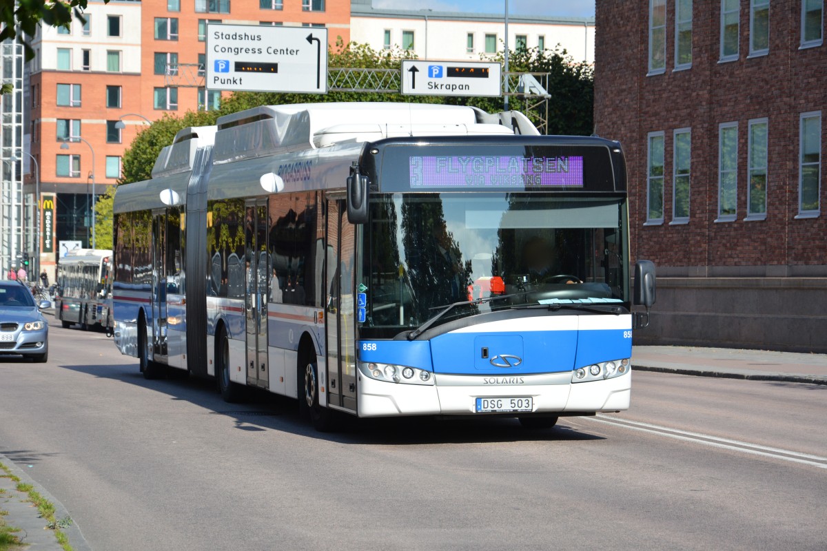 DSG 503 fährt am 17.09.2014 auf der Linie 3. Aufgenommen wurde ein Solaris Urbino 18 CNG Busbahnhof Västerås.