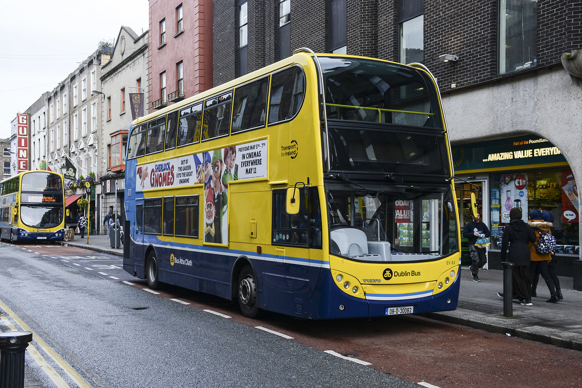 Dublin Bus EV 42 (Volvo) auf dem North Wall Quay an River Liffey. Aufnahme 9. Mai 2018.