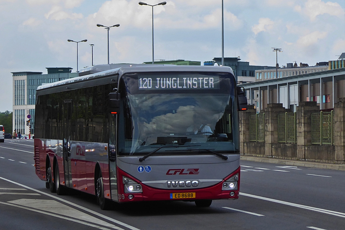 ED 8688, Iveco Crossway des CFL, gesehen in der Stadt Luxemburg. 29.05.2019 