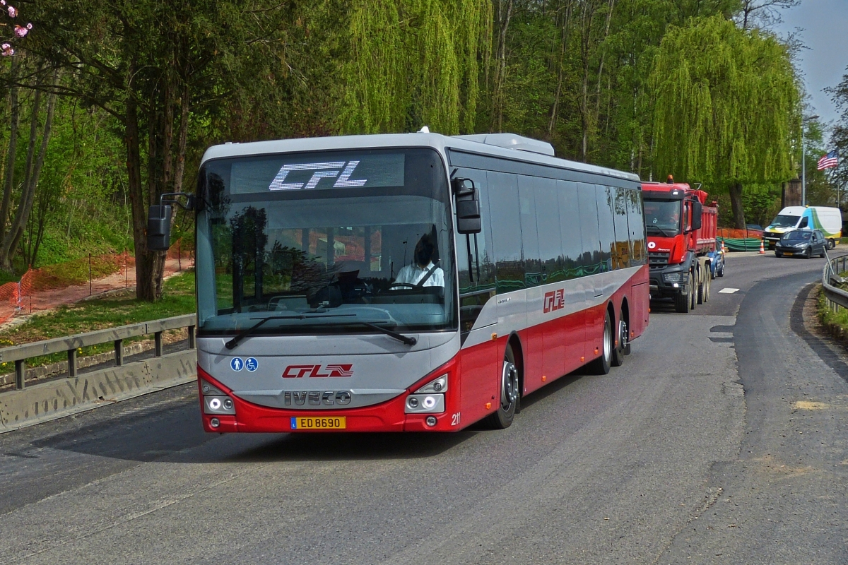 ED 8690, Iveco Crossway vom CFL, am Eingang von Ettelbrück fotografiert. 23.04.2019