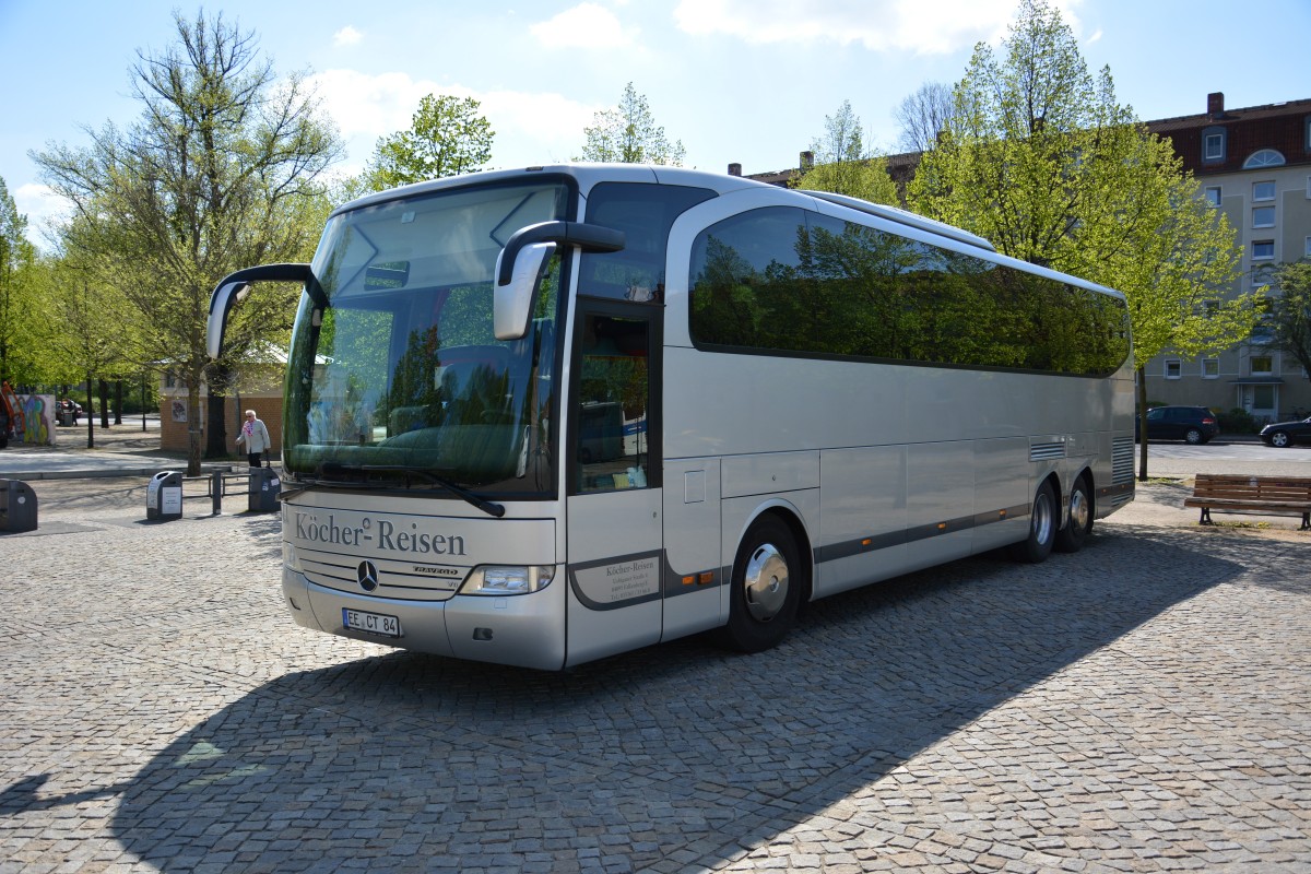 EE-CT 84 steht am 29.04.2015 auf dem Bassinplatz in Potsdam. Aufgenommen wurde ein Mercedes Benz Travego.
