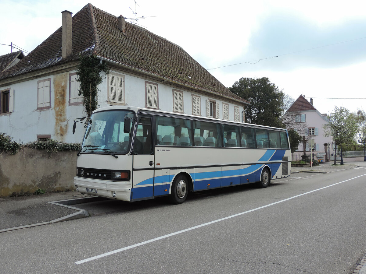 Eguisheim - 3. April 2022 : Setra S 215 HR von der Sammlung Autocars Anciens de France aus Weissenburg (Elsass).