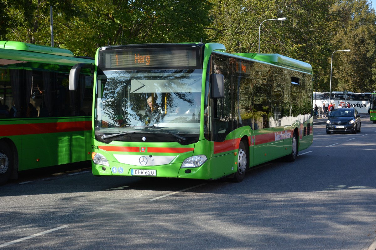 EHW 620 (Mercedes Benz O 530 Low Entry C2) fährt am 18.09.2014 auf der Linie 1. Aufgenommen am Busbahnhof Nyköping.
