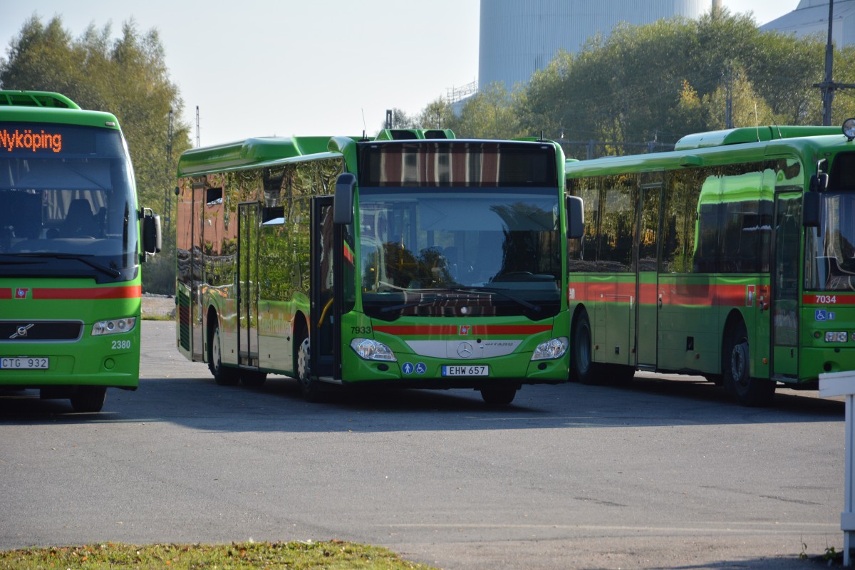 EHW 657 abgestellt am 18.09.2014 in der nähe des Busbahnhof Nyköping. Aufgenommen wurde ein Mercedes Benz O530 C2 Low Entry.
