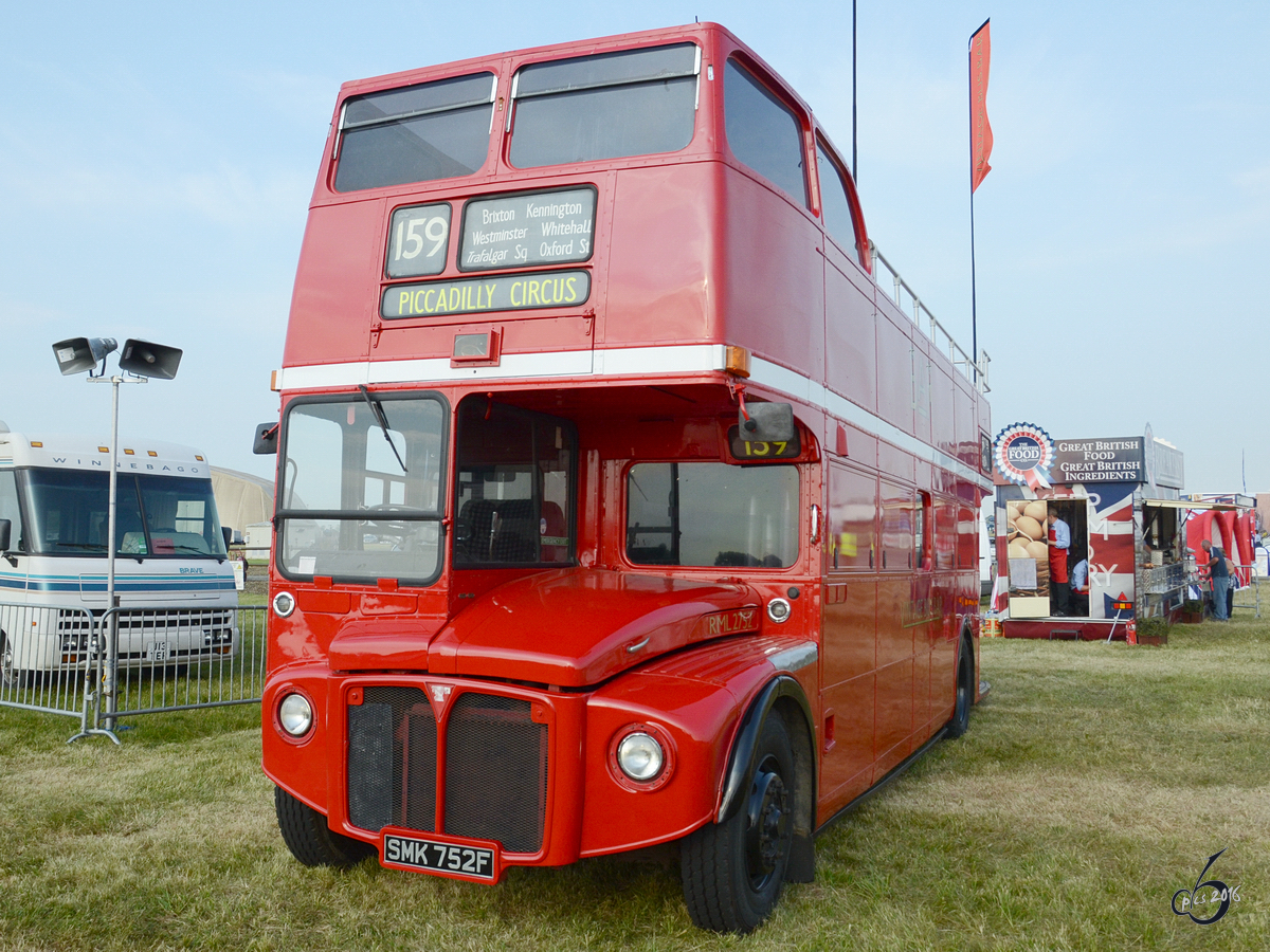 Ein AEC Routemaster in Fairford (Juli 2014)