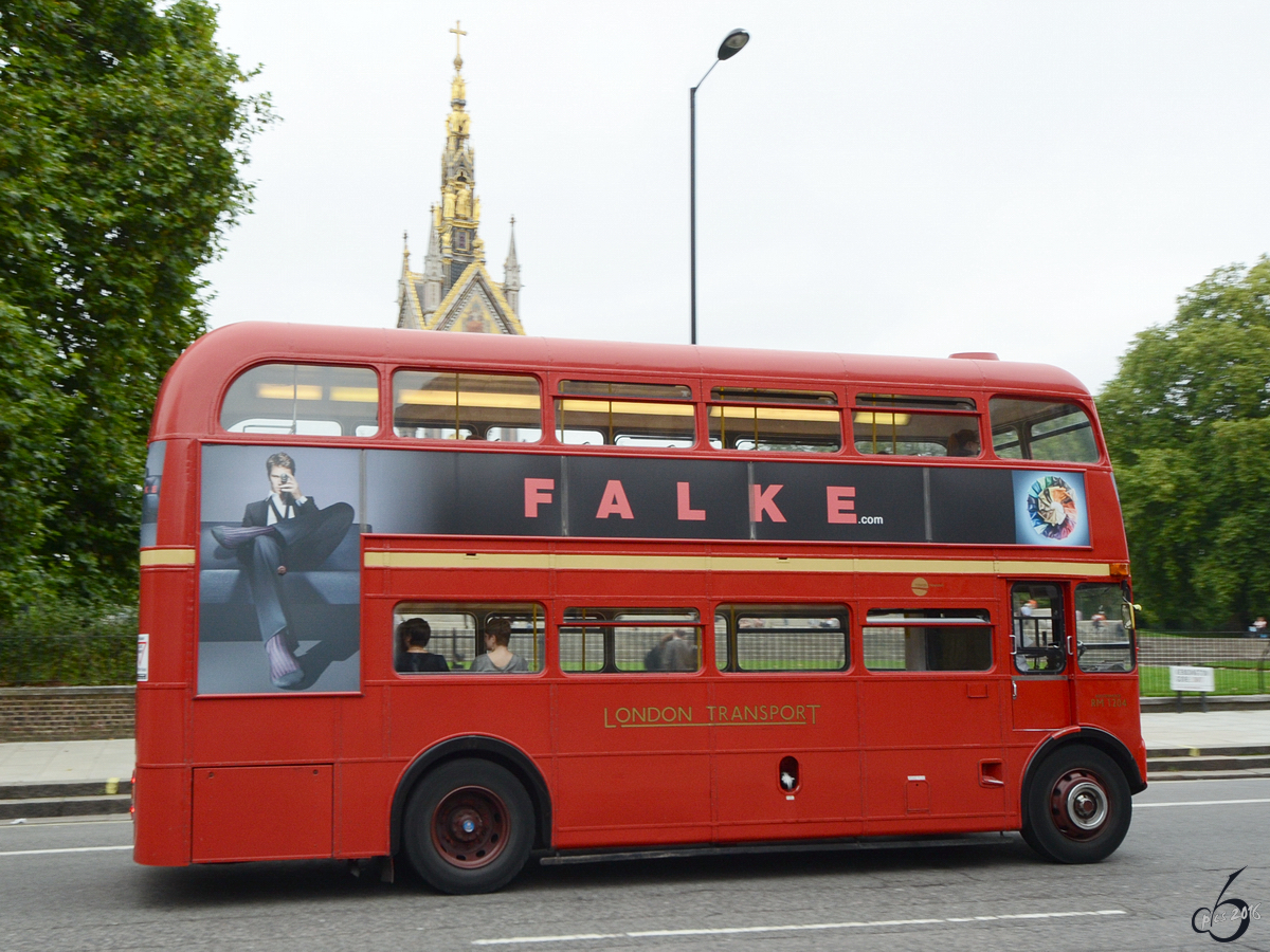 Ein AEC Routemaster (RM1204) September 2013 im Londoner Stadtteil Kensington.