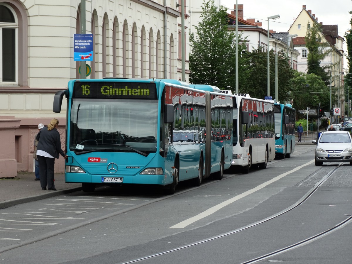 Ein Alpina Veolia Mercedes Benz Citaro C1 G am 24.05.14 in Frankfurt am Main Süd Bhf als Linie 16 SEV (Schienenersatzverkehr) 