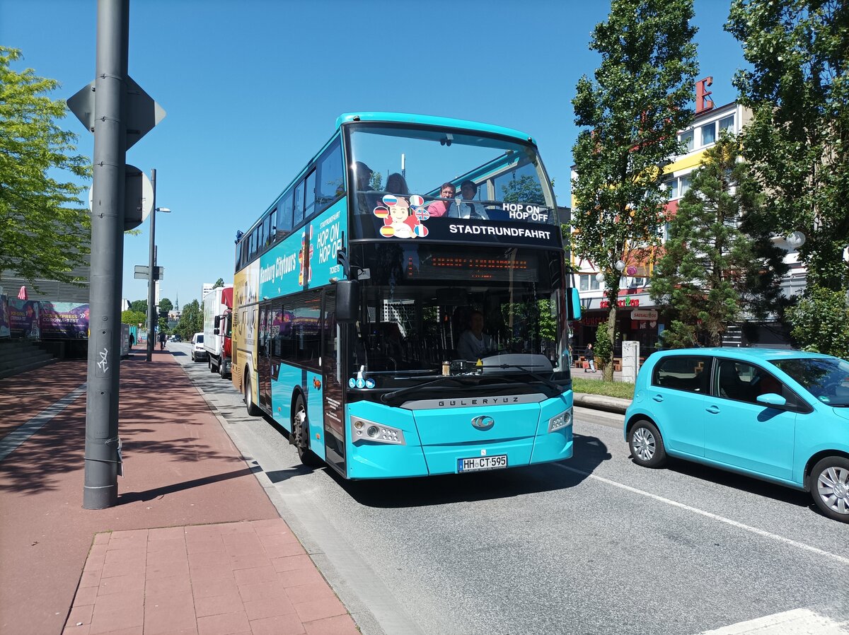 Ein Blauer Doppeldecker es könnte sich ein Solaris Handeln am 2.6.22 in Hamburg ( Standrundfahrt )