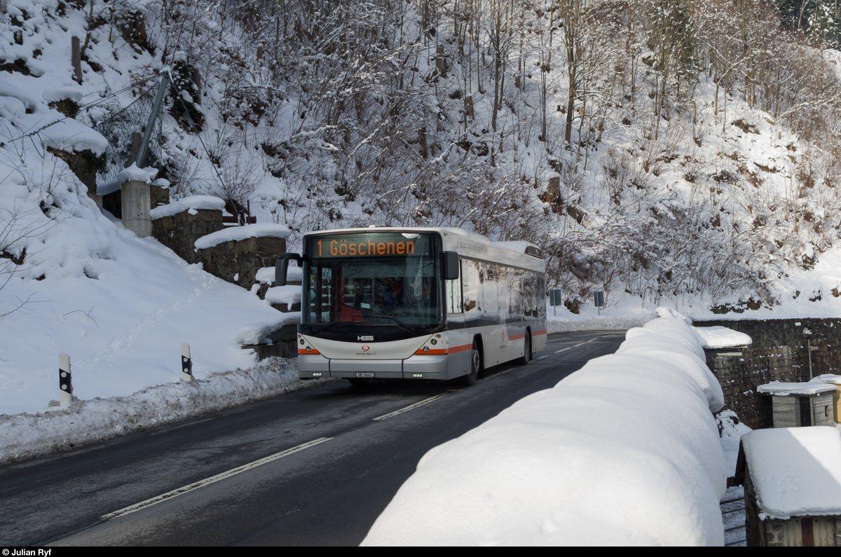 Ein Bus der Linie 1 der AAGU fährt am 7. Februar 2015 bei Intschi bergwärts.