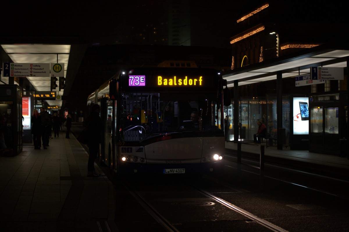 Ein Bus der Linie 73 E nach Baalsdorf an der Haltestelle Willy-Brandt-Platz.
12.12.2013 15:42 Uhr.