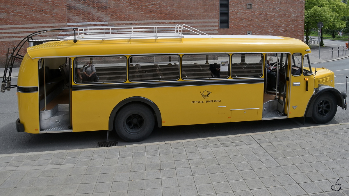 Ein historischer Postbus von MAN stand Ende Mai 2019 vor dem DB Museum in Nürnberg.
